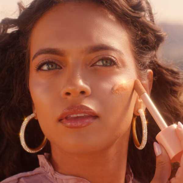 Base Iluminadora Halo Glow Liquid Filter e.l.f - Potencializador de Luminosidade com Efeito Glow Natural - Imagem 13