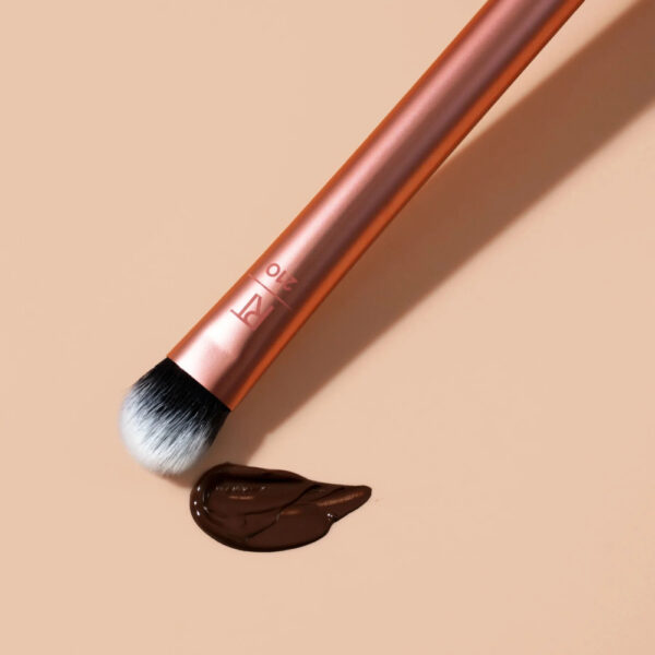 Real Techniques Expert Concealer Brush 210 - Pincel de Corretivo - Imagem 3